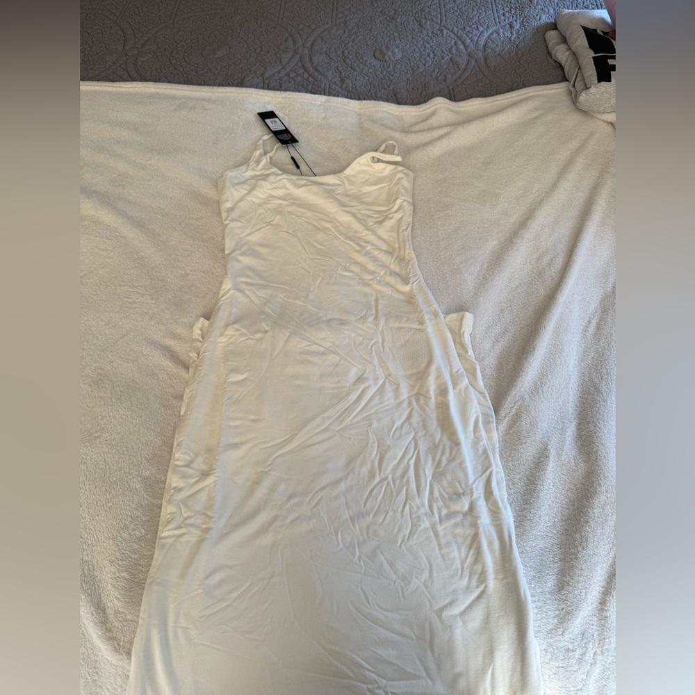 White bodycon maxi dress